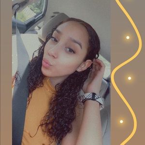 Meet your Posher, Cassandra